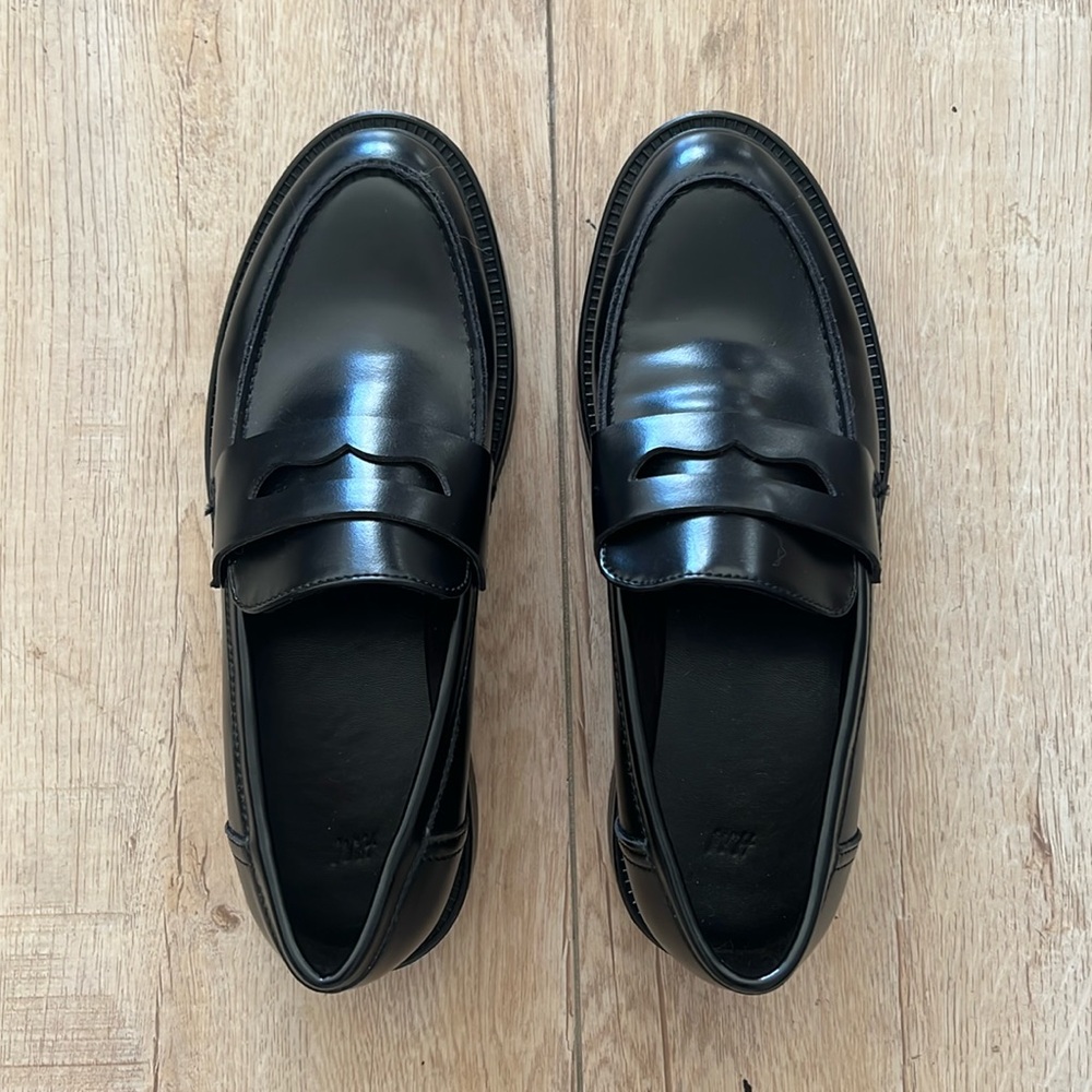H&M black loafers. Rubber sole, man made upper. Penny loafer style. Goth style 🖤